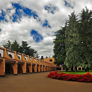 https://la-pineta-milan.italymilanhotels.net